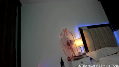 Snapshot of daniela_henaoo chatting on 10/20/25, 11:16  independent model   online show from 10/20/25, 11:16