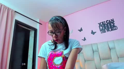 Snapshot of daniela_xue chatting on 02/06/25, 02:44 lorena online show from 02/06/25, 02:44