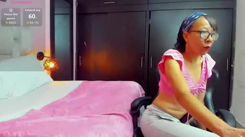 Snapshot of daniela_xue chatting on 09/17/25, 09:38 lorena online show from 09/17/25, 09:38