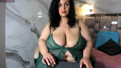 Snapshot of danielaa_a chatting on 05/17/26, 11:01 Daniela online show from 05/17/26, 11:01
