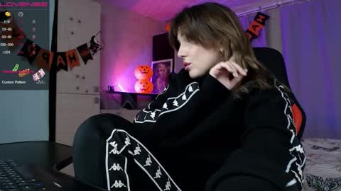 Daniela Cooper online show from 11/05/25, 05:02