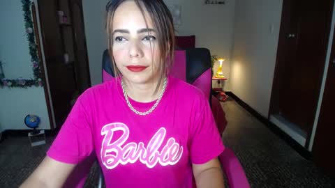 Snapshot of danielle_rose_ chatting on 12/01/24, 05:35 Angie online show from 12/01/24, 05:35