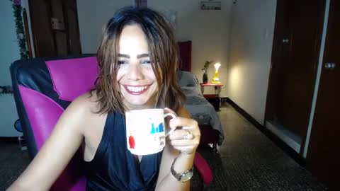 Snapshot of danielle_rose_ chatting on 12/09/24, 09:37 Angie online show from 12/09/24, 09:37