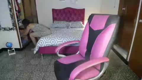 Snapshot of danielle_rose_ chatting on 02/26/25, 03:30 Angie online show from 02/26/25, 03:30