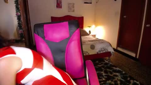 Snapshot of danielle_rose_ chatting on 09/14/25, 04:39 Angie online show from 09/14/25, 04:39