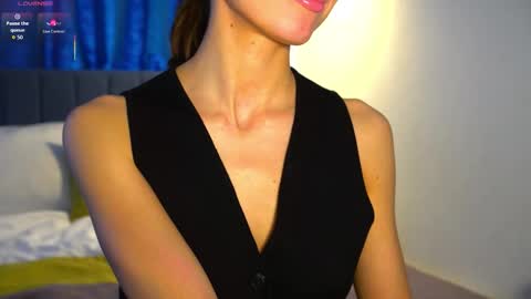 Snapshot of danielle_thomas chatting on 03/12/26, 11:49 Danielle online show from 03/12/26, 11:49