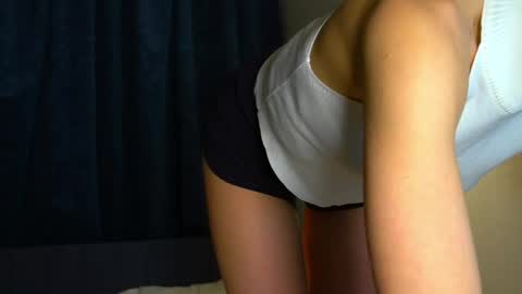 Snapshot of danielle_thomas chatting on 03/23/26, 10:25 Danielle online show from 03/23/26, 10:25