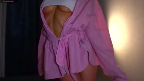 Snapshot of danielle_thomas chatting on 03/25/26, 09:54 Danielle online show from 03/25/26, 09:54