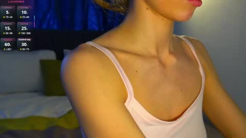 Snapshot of danielle_thomas chatting on 04/18/26, 04:00 Danielle online show from 04/18/26, 04:00