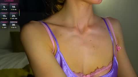 Snapshot of danielle_thomas chatting on 04/18/26, 08:31 Danielle online show from 04/18/26, 08:31