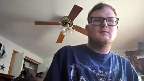 Snapshot of danielp_mod_cb chatting on 09/11/25, 10:32 Daniel    y. online show from 09/11/25, 10:32