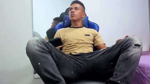 Snapshot of daniels6959 chatting on 10/28/25, 04:27 JUAN online show from 10/28/25, 04:27