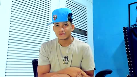 Snapshot of danii_scot chatting on 01/04/25, 04:01 Dani online show from 01/04/25, 04:01