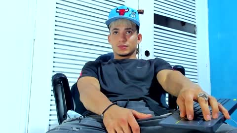 Snapshot of danii_scot chatting on 01/10/25, 04:12 Dani online show from 01/10/25, 04:12