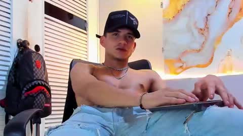 Snapshot of danii_scot chatting on 10/03/25, 04:09 Dani online show from 10/03/25, 04:09