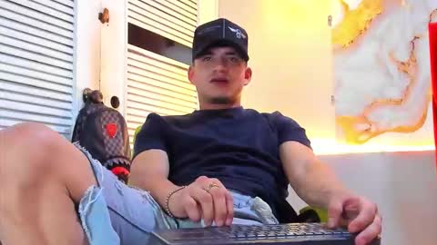 Snapshot of danii_scot chatting on 11/28/25, 04:15 Dani online show from 11/28/25, 04:15