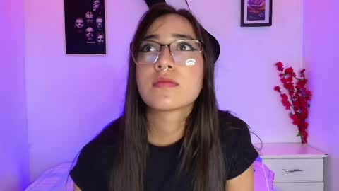 Snapshot of daniifranco chatting on 04/16/26, 02:56 daniela online show from 04/16/26, 02:56