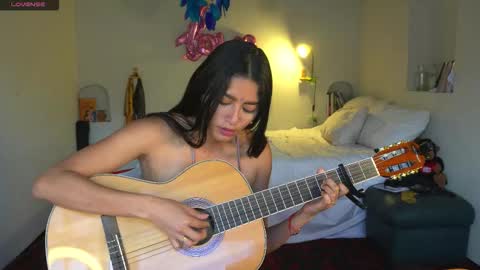 Snapshot of daniisla chatting on 10/10/25, 09:25 danalle .. online show from 10/10/25, 09:25