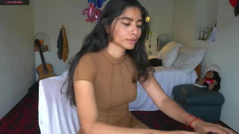 Snapshot of daniisla chatting on 12/16/25, 05:29 danalle .. online show from 12/16/25, 05:29