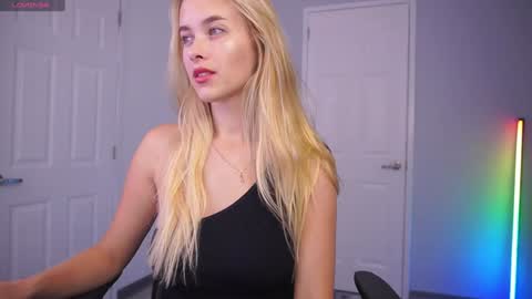 Hi my name is Anna. Please say hello I like to chat with you. If u have request use Tip option .Thank you online show from 12/24/24, 02:21