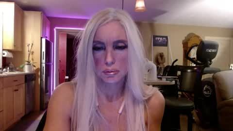 Snapshot of danikawhite69 chatting on 04/18/26, 12:53 DanikaWhite69 online show from 04/18/26, 12:53