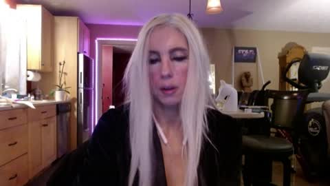 Snapshot of danikawhite69 chatting on 04/22/26, 03:02 DanikaWhite69 online show from 04/22/26, 03:02