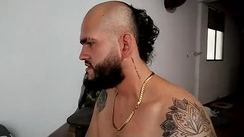 Snapshot of daniloh_xxx chatting on 10/27/25, 04:11 daniloh_xxx online show from 10/27/25, 04:11