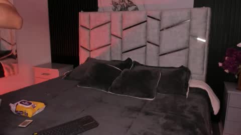 Dani Phonenix online show from 12/15/25, 07:29