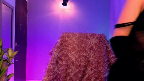 Snapshot of danita_veelz chatting on 12/20/25, 05:03 danita_veelz online show from 12/20/25, 05:03