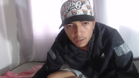 Snapshot of danivoyeur21 chatting on 11/30/25, 02:43 daniel segura online show from 11/30/25, 02:43