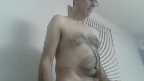 Snapshot of danl20012001 chatting on 10/21/25, 02:34 danl20012001 online show from 10/21/25, 02:34