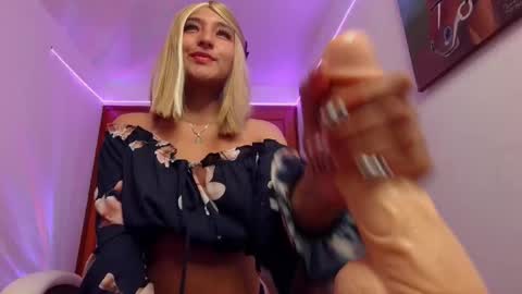 Pau online show from 02/19/25, 03:38