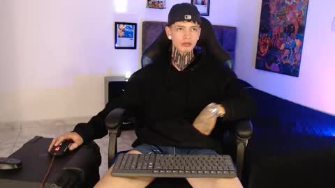 Snapshot of dann_brown chatting on 04/22/26, 02:47 Dann Brown online show from 04/22/26, 02:47