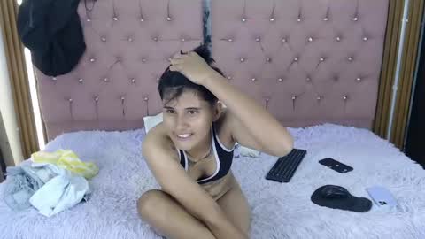 Snapshot of dann_jell chatting on 05/19/26, 01:56 Danniela y Victoria online show from 05/19/26, 01:56