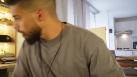 Dann saenz online show from 11/10/25, 09:14