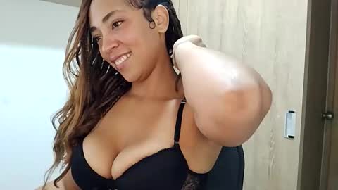 Snapshot of danna__ross chatting on 04/24/26, 01:41 Danna Ross online show from 04/24/26, 01:41