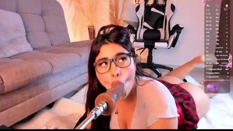 Snapshot of danna_adams1 chatting on 02/12/25, 02:35 danna_adams1 online show from 02/12/25, 02:35