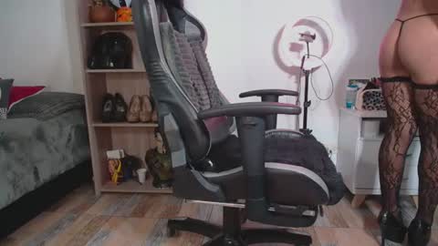 danna isabella online show from 06/10/26, 08:19