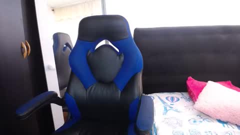 Snapshot of danna_martinez33 chatting on 02/25/26, 11:53 danna martinez33 online show from 02/25/26, 11:53