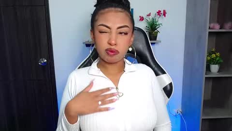 Danna online show from 10/08/25, 10:24