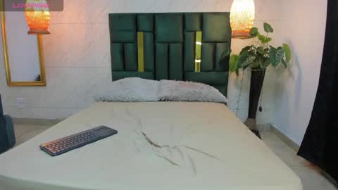 Snapshot of dannaa_williams chatting on 10/03/25, 12:35 Danna online show from 10/03/25, 12:35