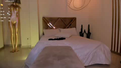 Danna Cruz  online show from 12/14/24, 07:36