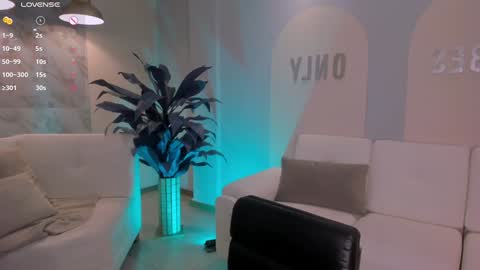 Danna Cruz  online show from 12/28/24, 07:01