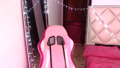 Snapshot of dannadoll69 chatting on 12/28/24, 12:45 Dannamunoz130 online show from 12/28/24, 12:45
