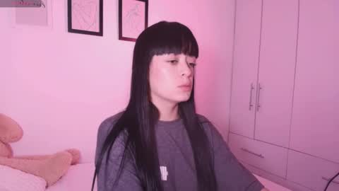 Snapshot of dannahyde chatting on 11/24/25, 06:07 Insta DannaBlueX online show from 11/24/25, 06:07