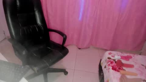 Danna Sofia jeins online show from 11/18/25, 01:37