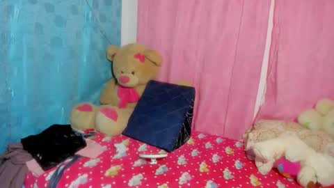 Danna Sofia jeins online show from 12/17/25, 01:17