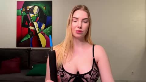 dannamissss online show from 12/13/24, 02:43