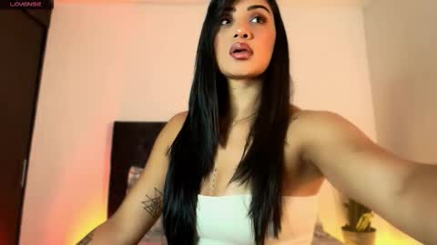 Snapshot of dannawells chatting on 11/04/25, 01:59 Danna Wells online show from 11/04/25, 01:59