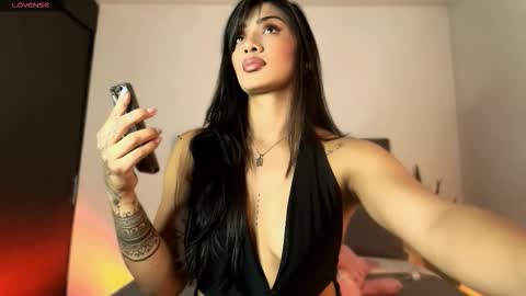 Snapshot of dannawells chatting on 11/21/25, 11:14 Danna Wells online show from 11/21/25, 11:14